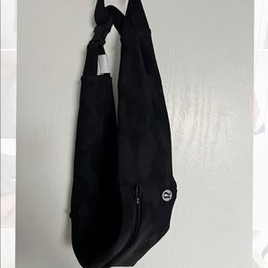 Lululemon fast and free running belt- never worn- camo